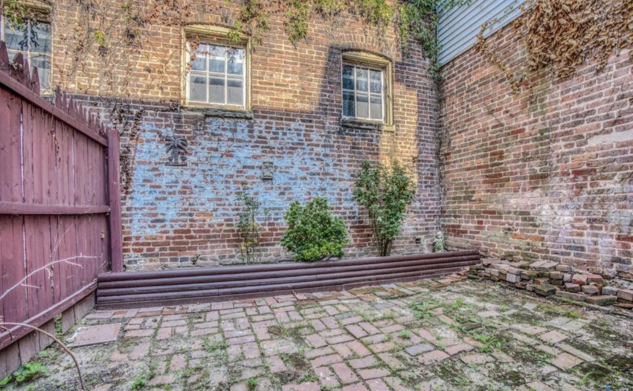 HOUSE FOR RENT
