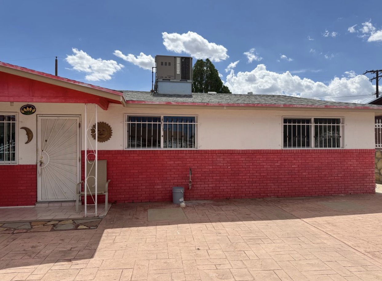 HOUSE FOR RENT