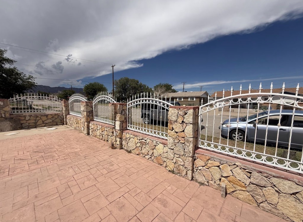 HOUSE FOR RENT