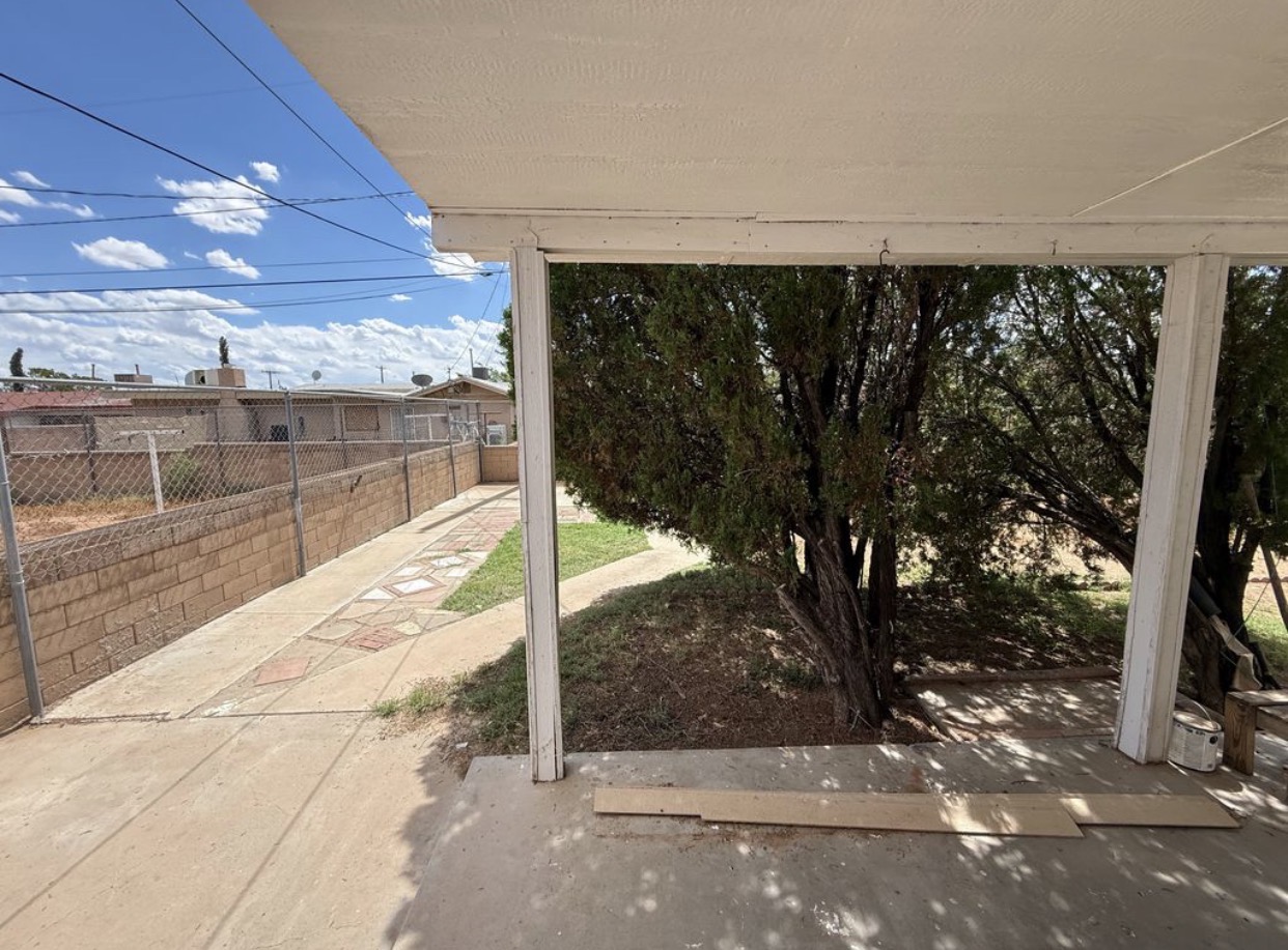 HOUSE FOR RENT