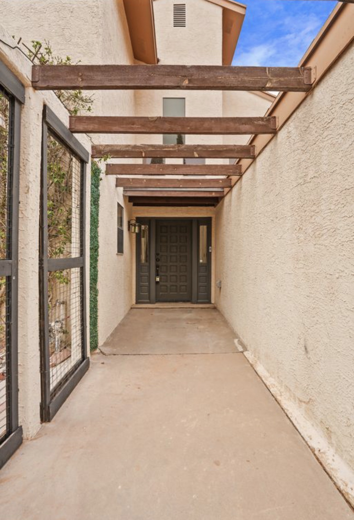 HOUSE FOR RENT