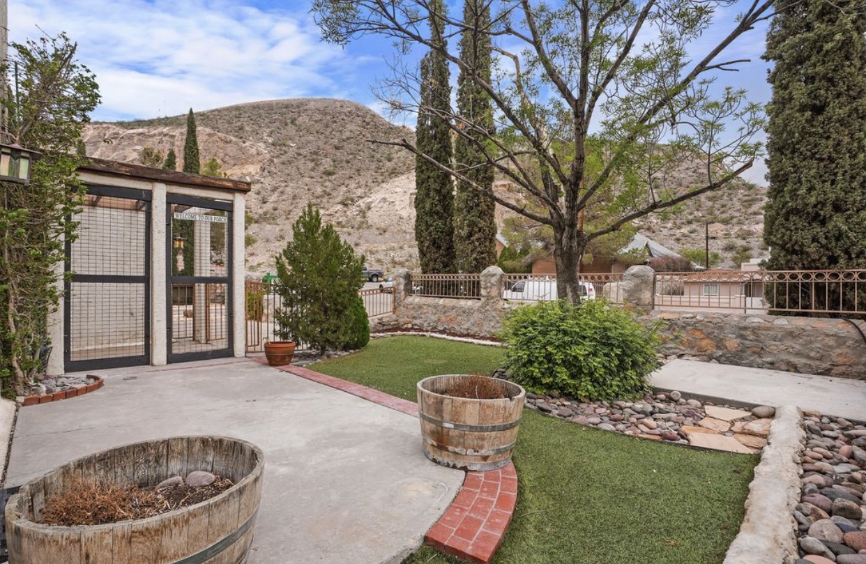 HOUSE FOR RENT