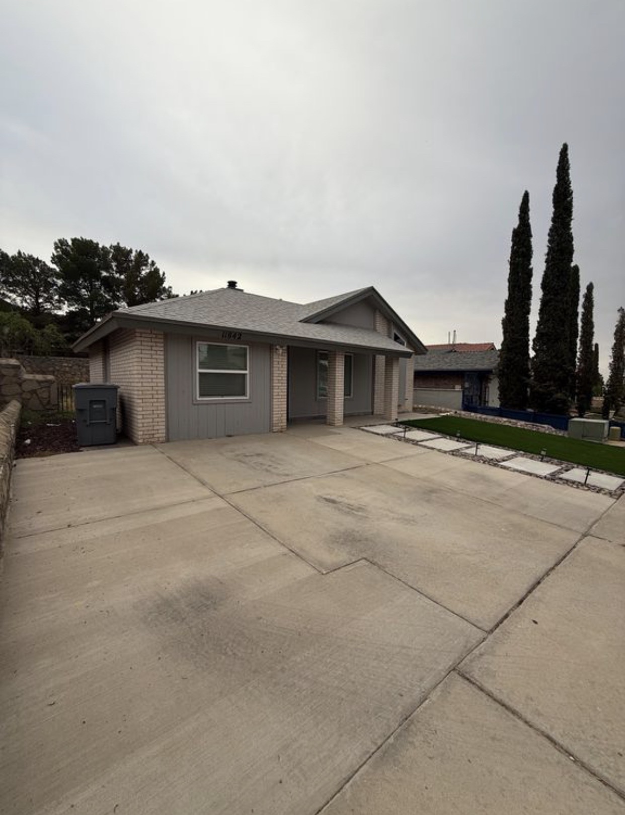 HOUSE FOR RENT